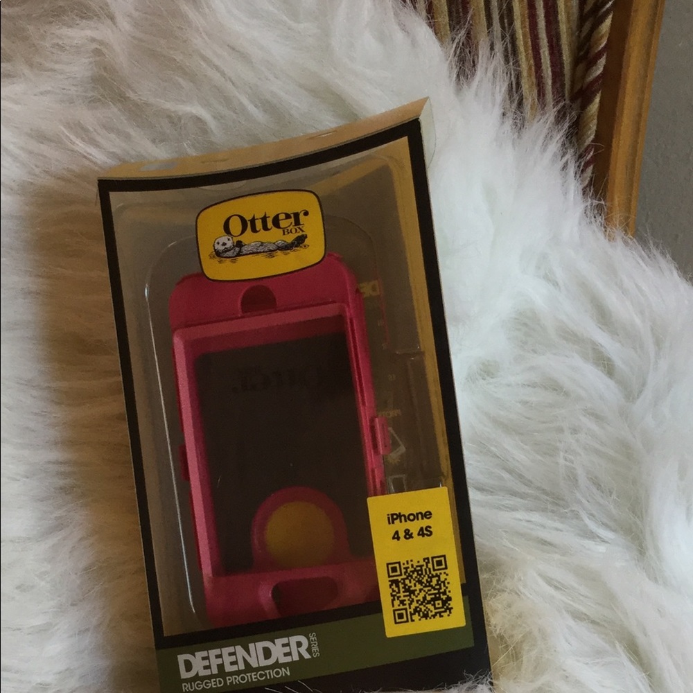 iPhone 4 and 4S otter box pink